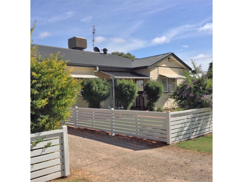 8 Evans Street, Chinchilla QLD 4413