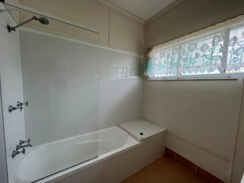 8 East St, Wandoan QLD 4419