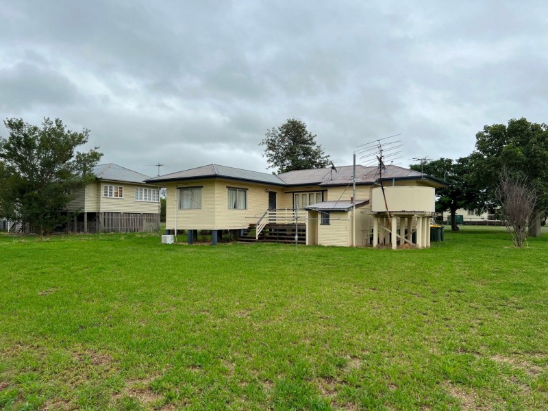 8 East St, Wandoan QLD 4419