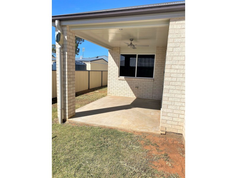 3/54 Windmill Road, Chinchilla QLD 4413
