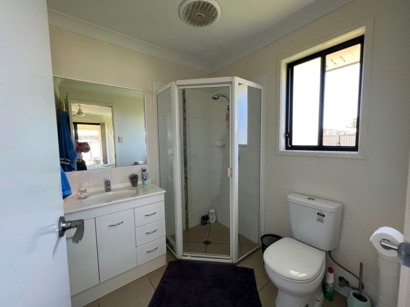 8 Lewis St, Chinchilla QLD 4413