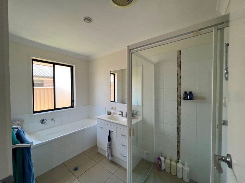 8 Lewis St, Chinchilla QLD 4413