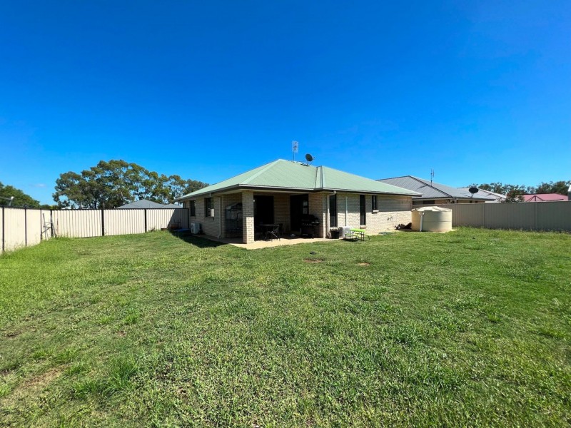 8 Lewis St, Chinchilla QLD 4413