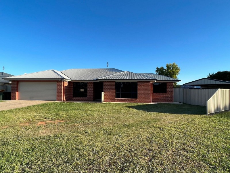 11 Lewis Street, Chinchilla QLD 4413