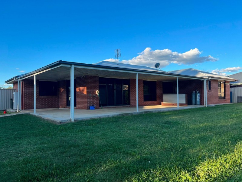 11 Lewis Street, Chinchilla QLD 4413