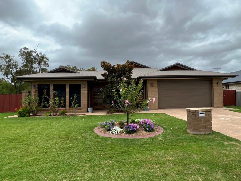 1 Sommerfeld Cres, Chinchilla QLD 4413