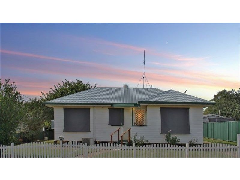 9 Atkins Street, Chinchilla QLD 4413