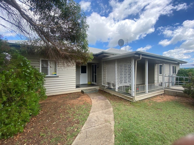 75 Middle St, Chinchilla QLD 4413