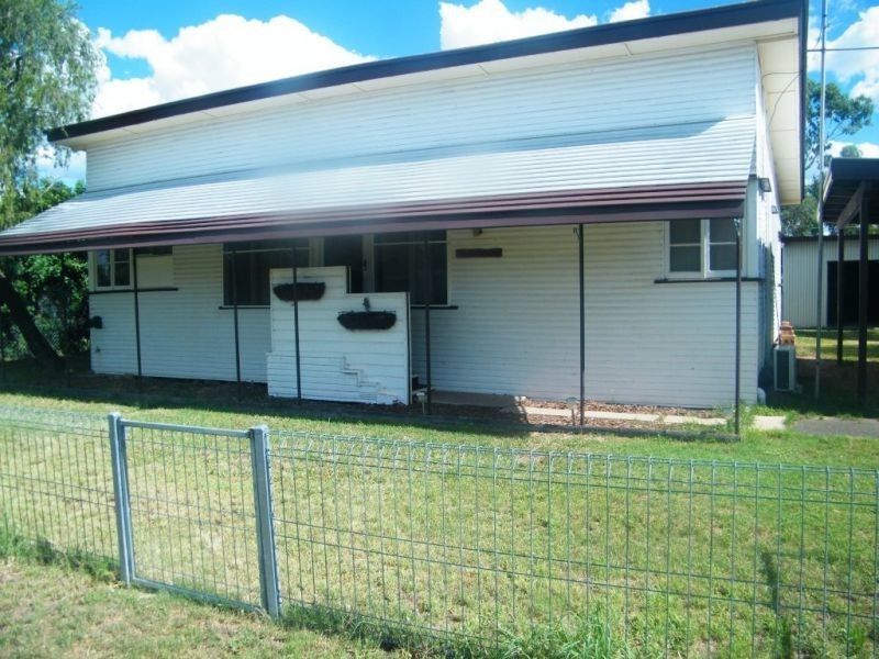 4 Adams Street, Tara QLD 4421