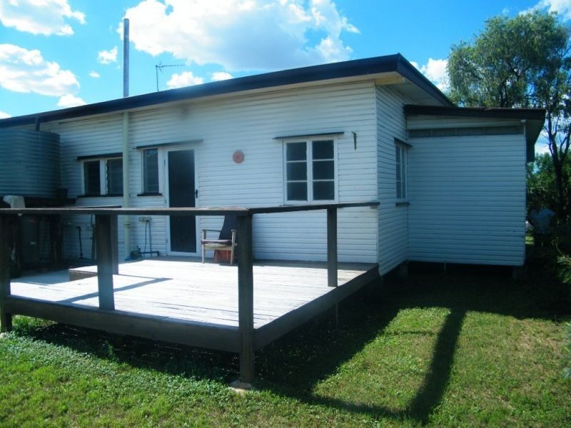 4 Adams Street, Tara QLD 4421