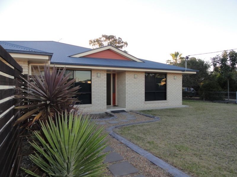 11 Lee Street, Miles QLD 4415