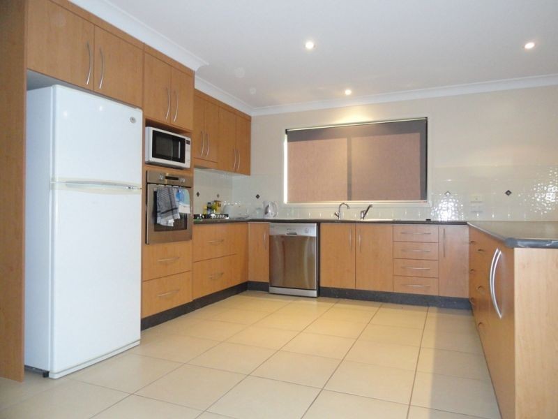 11 Lee Street, Miles QLD 4415