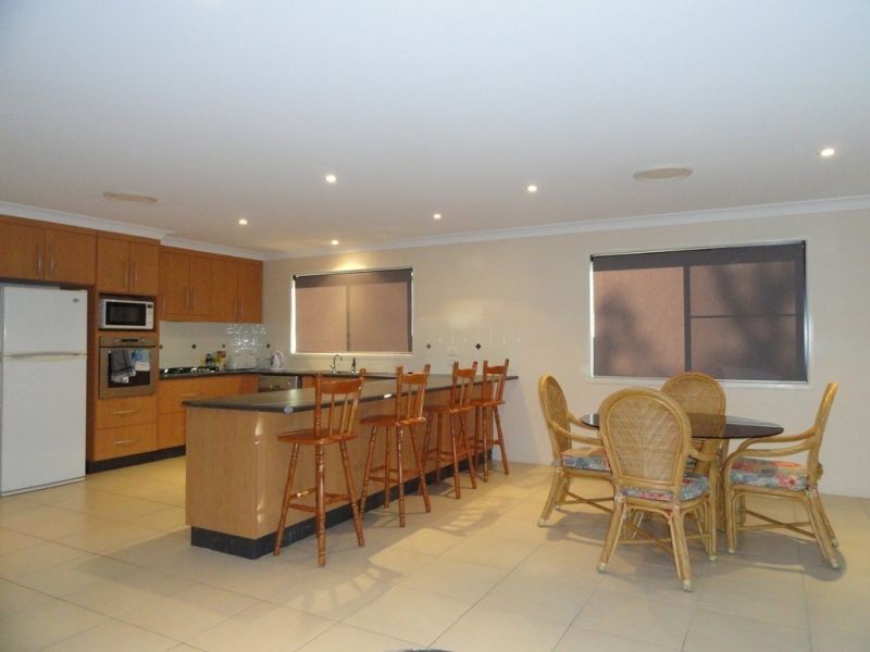 11 Lee Street, Miles QLD 4415