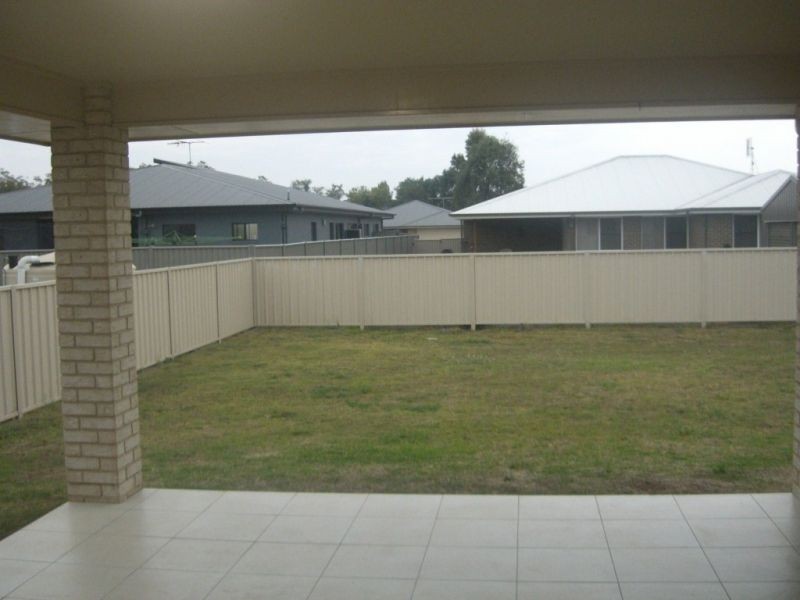 54 Sommerfeld Crescent, Chinchilla QLD 4413
