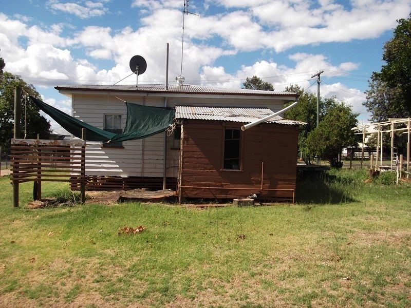 8 Castle Street, Chinchilla QLD 4413