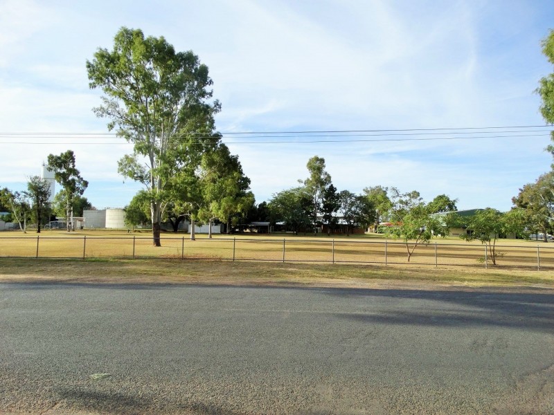 74 Hypatia Street, Chinchilla QLD 4413