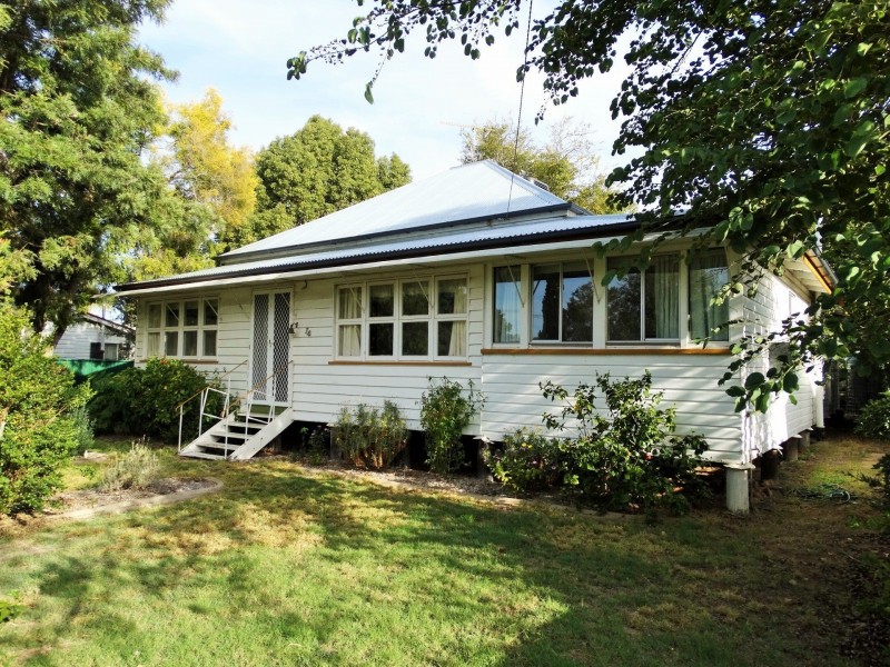 74 Hypatia Street, Chinchilla QLD 4413