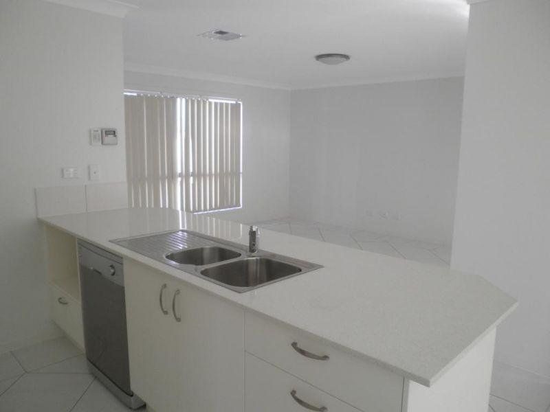 2/6 Holland Street, Chinchilla QLD 4413