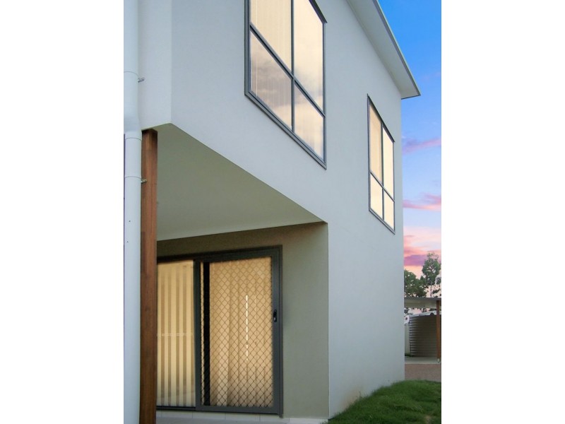 2/6 Holland Street, Chinchilla QLD 4413