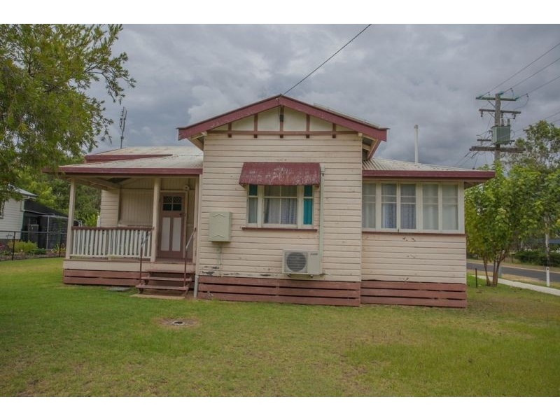 34 Hypatia Street, Chinchilla QLD 4413