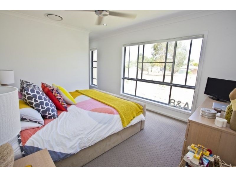 1,579m2 Hideaway in Sommerfeld Crescent, Chinchilla QLD 4413