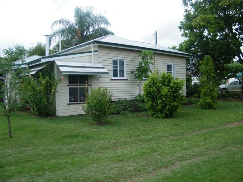 7 Castle Street, Chinchilla QLD 4413