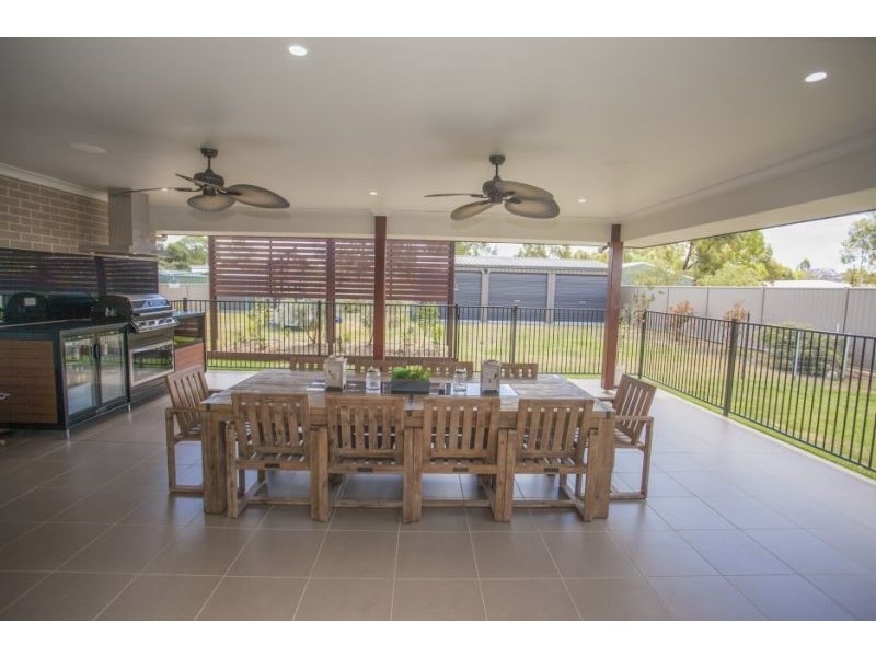 10 Parker Place, Chinchilla QLD 4413