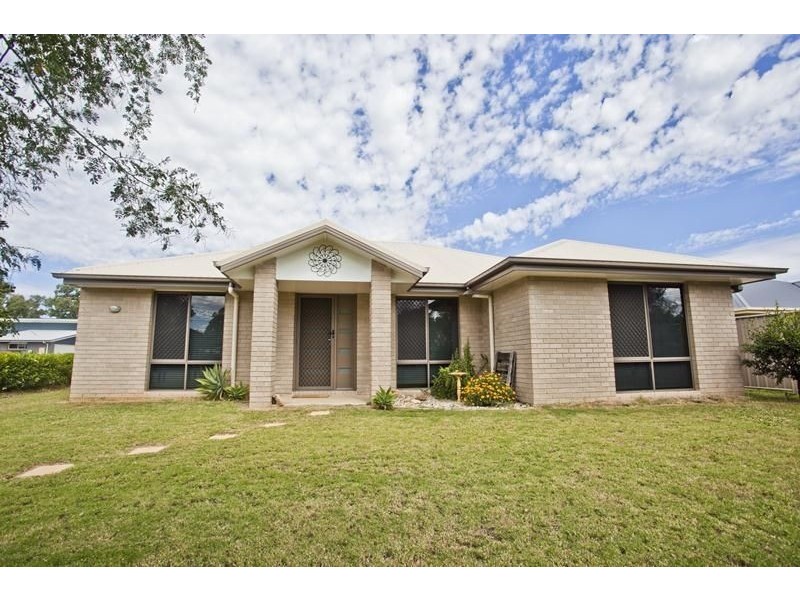 2 Skewis Street, Chinchilla QLD 4413