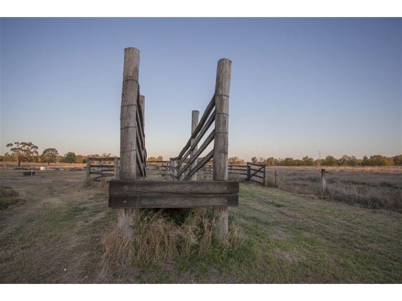 302 Dawson Gate Road, Chinchilla QLD 4413