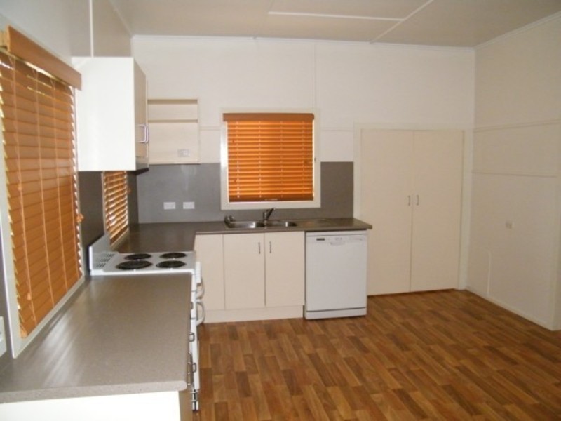 4 Evans Street, Chinchilla QLD 4413