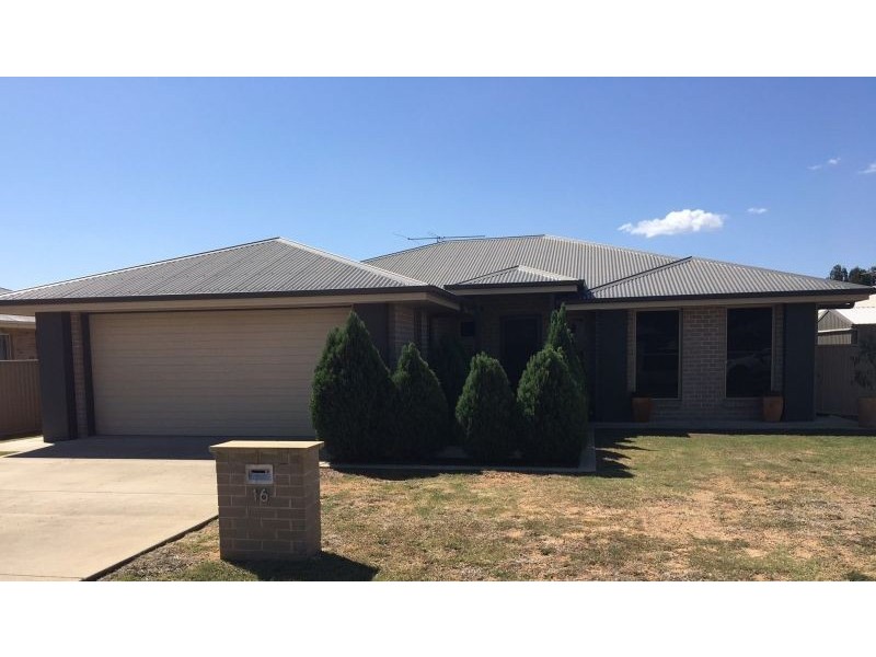 16 Sommerfeld Crescent, Chinchilla QLD 4413