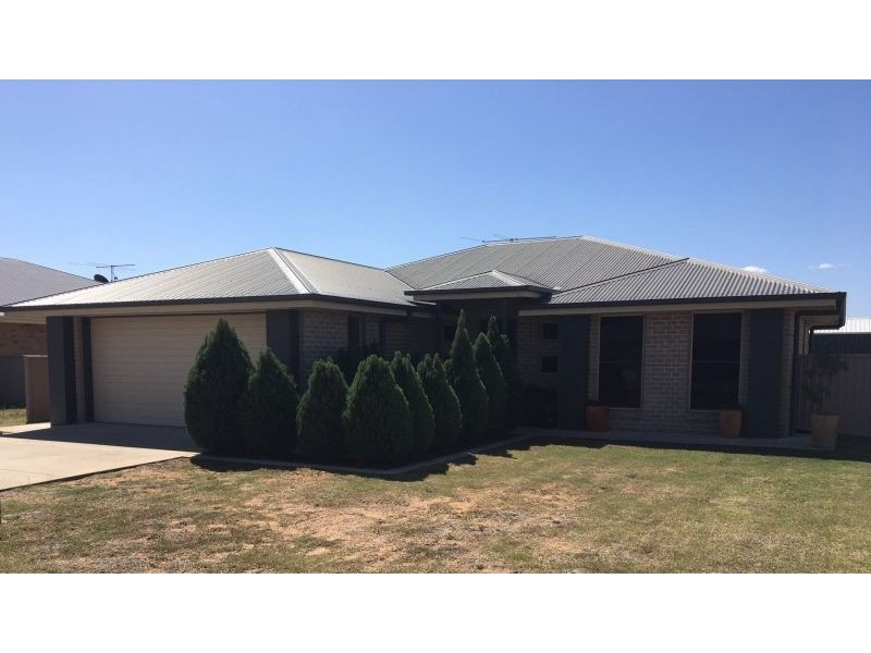 16 Sommerfeld Crescent, Chinchilla QLD 4413