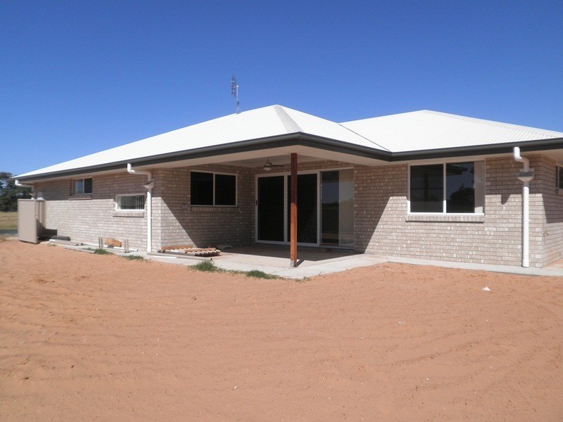 37 Cypress Pines Drive, Miles QLD 4415