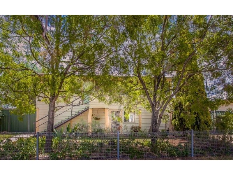 2 Birkett Street, Chinchilla QLD 4413