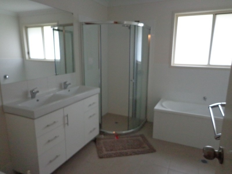 1/12 Russell, Chinchilla QLD 4413