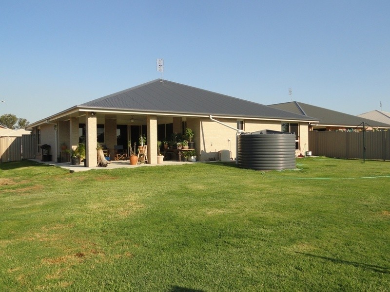 29 Bishop Drive, Miles QLD 4415