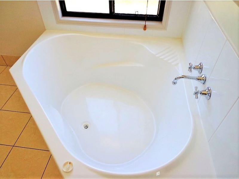 Cul De Sac Living In Covington Street, Chinchilla QLD 4413