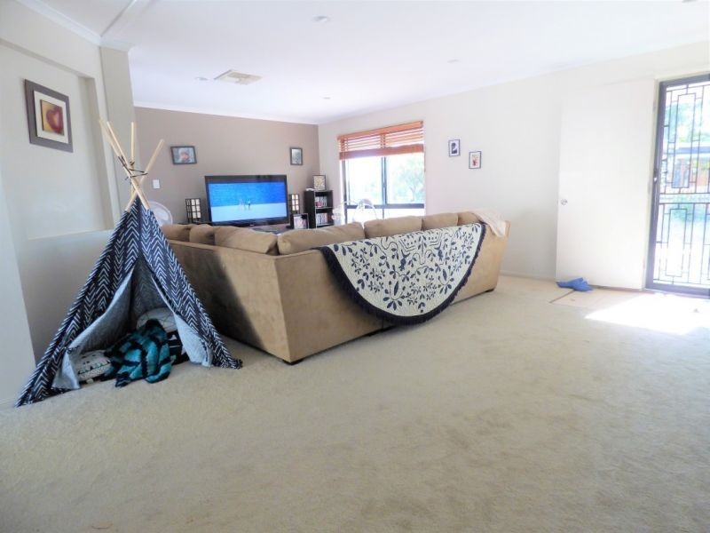 Cul De Sac Living In Covington Street, Chinchilla QLD 4413