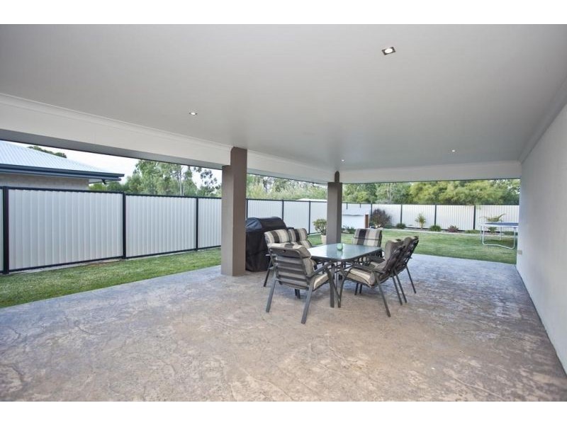 11 Skewis Street, Chinchilla QLD 4413