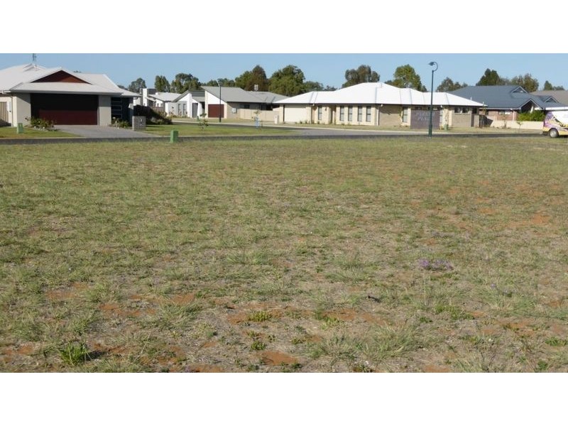 24 Sommerfeld Crescent, Chinchilla QLD 4413