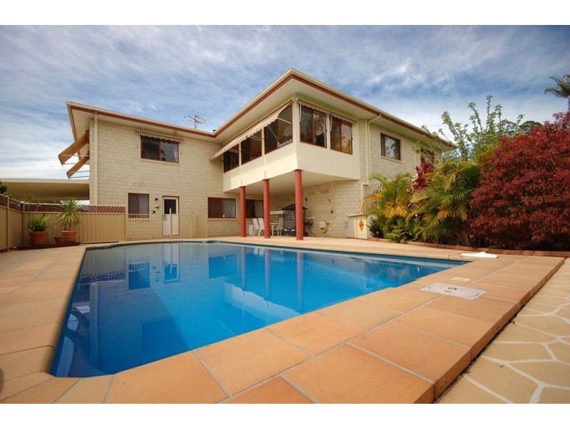 17 Gresham Drive, Woolgoolga NSW 2456