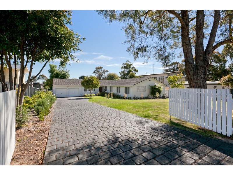 23 Barton Drive, Mount Eliza VIC 3930