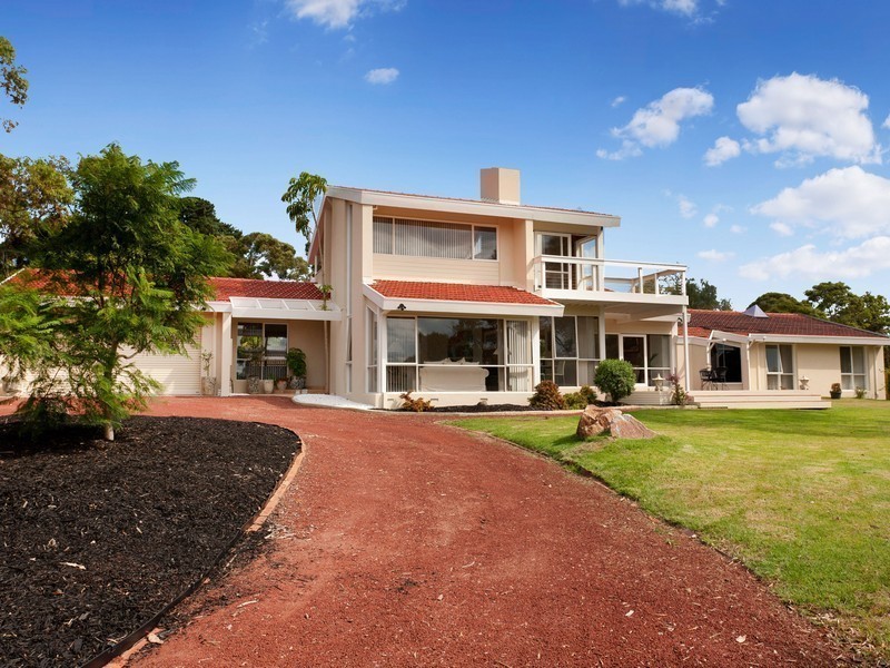 20 McCutcheon Close, Mount Eliza VIC 3930