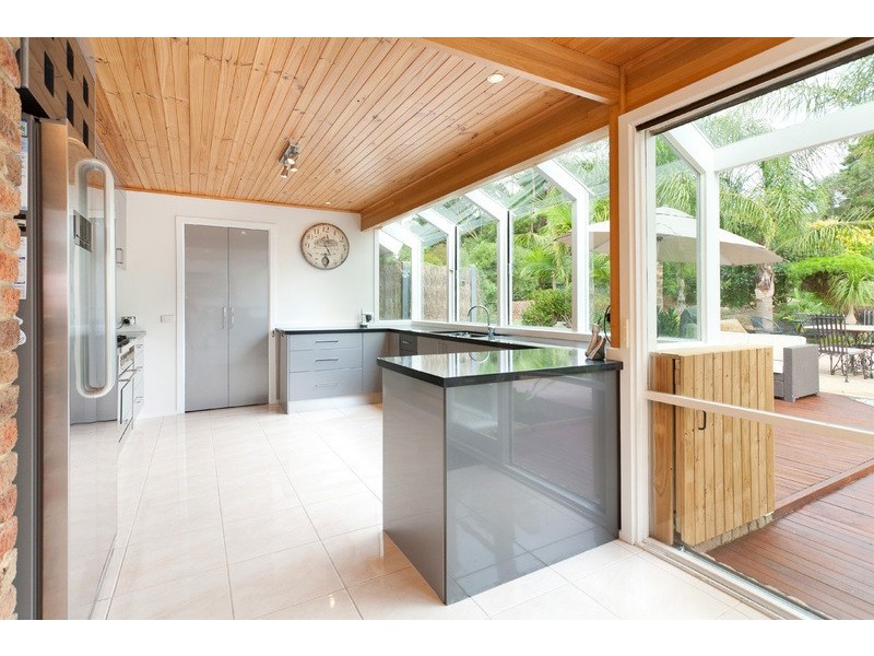 20 McCutcheon Close, Mount Eliza VIC 3930