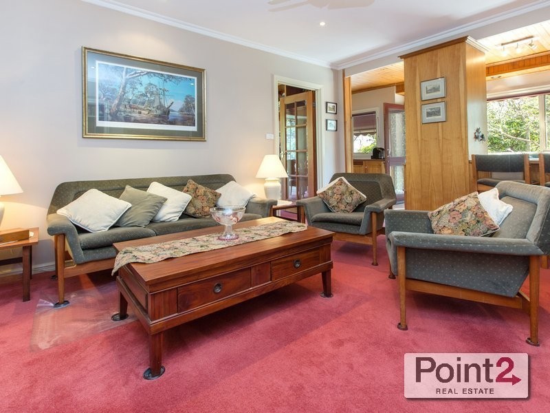 8 Otaria Street, Mount Eliza VIC 3930