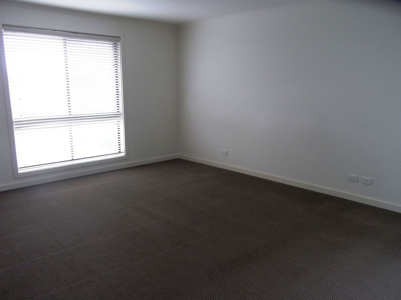 3  Lakeside Drive, Sandhurst VIC 3977