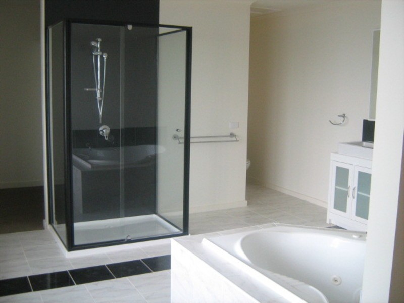 3  Lakeside Drive, Sandhurst VIC 3977