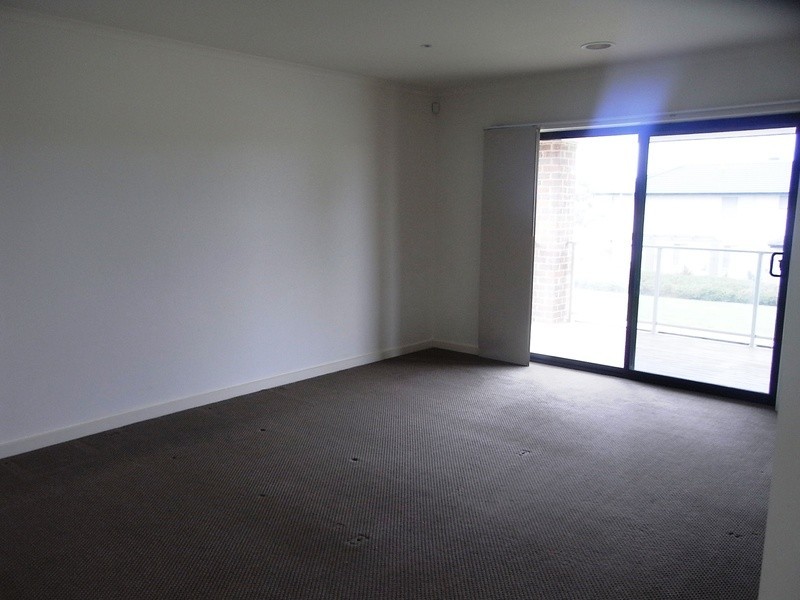 3  Lakeside Drive, Sandhurst VIC 3977