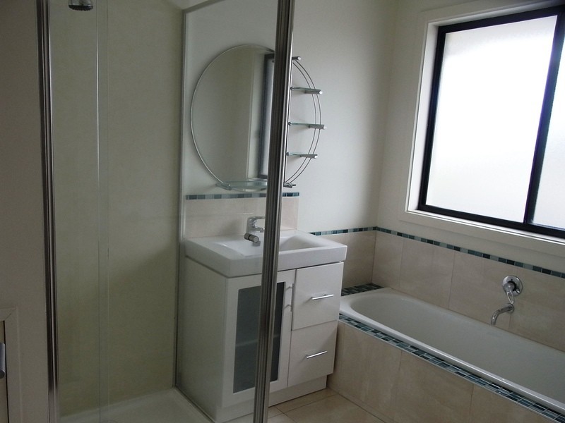 3  Lakeside Drive, Sandhurst VIC 3977