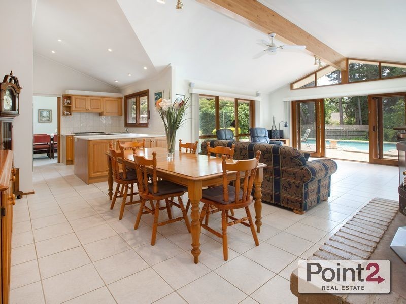 11 McGown Road, Mount Eliza VIC 3930